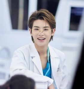 黄明昊