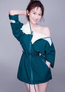练束梅