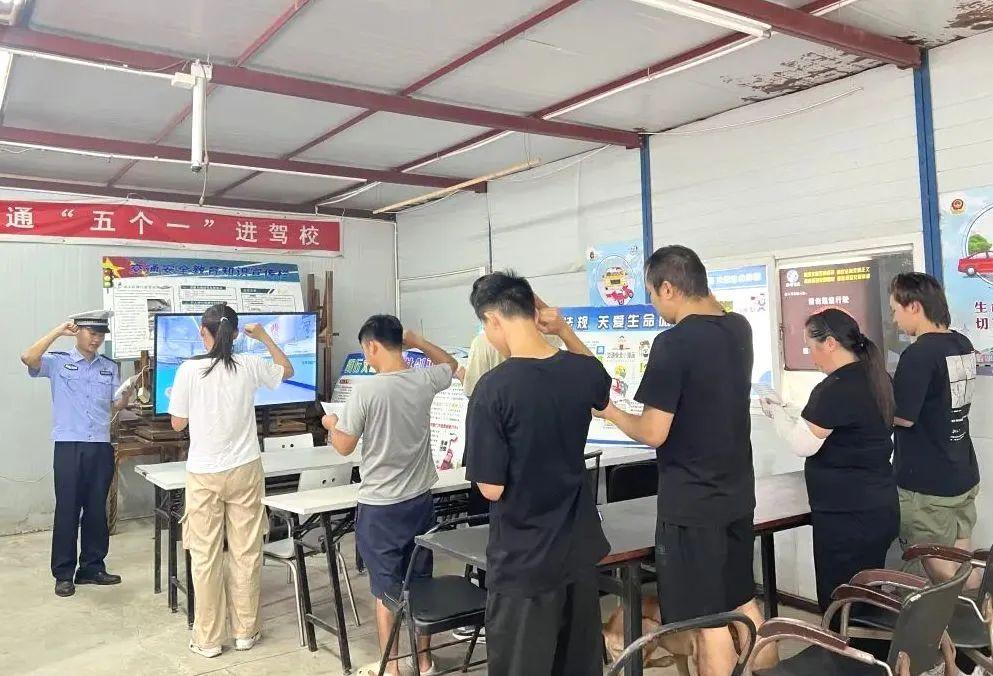 普法宣传|多样宣讲齐发力,法治相伴护平安(图3) 普法宣传|多样宣讲齐发力,法治相伴护平安(图3)