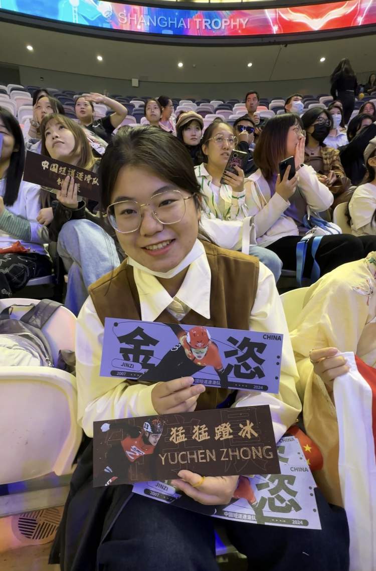 国庆假期的短道速滑赛场，为何吸引这些年轻人从各地赶来上海？(图6)