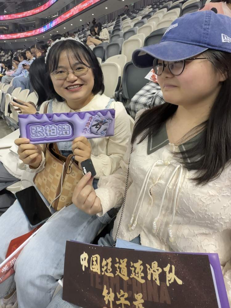 国庆假期的短道速滑赛场，为何吸引这些年轻人从各地赶来上海？(图8)