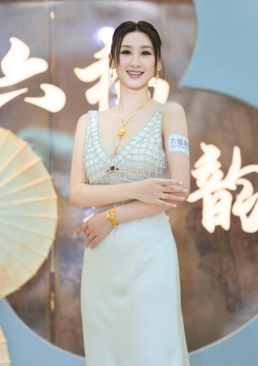 六福珠宝全新「宋韵传家」快闪店开幕,高海宁演绎国风之美(图1) image.png