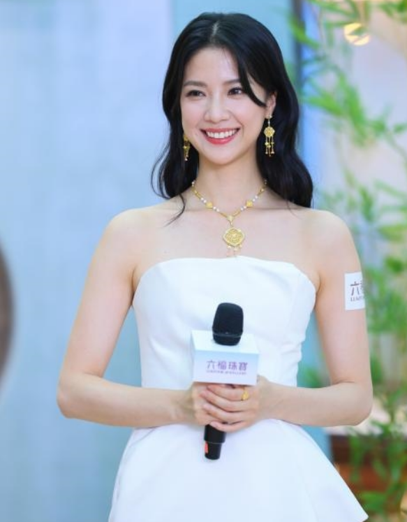 六福珠宝全新「宋韵传家」快闪店开幕,高海宁演绎国风之美(图3) image.png