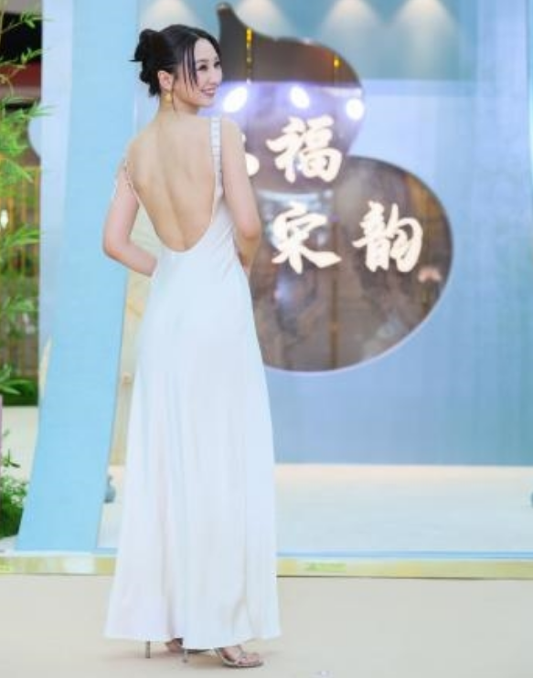 六福珠宝全新「宋韵传家」快闪店开幕,高海宁演绎国风之美(图5) image.png